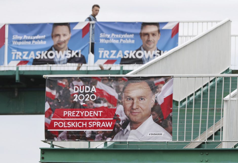Lenkijoje ruošiamasi įtemptam prezidento rinkimų antrajam turui