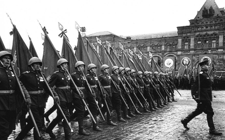 Pradeda viešinti dokumentus apie Raudonosios armijos nusikaltimus