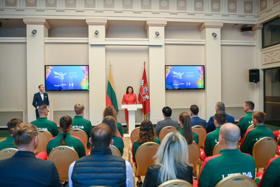 D. Nausėdienė iš prezidentūros išlydėjo Jaunimo olimpinio festivalio dalyvius