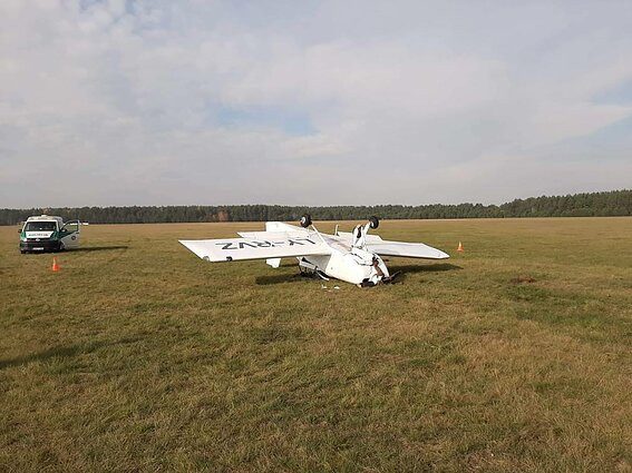 Pociūnų aerodrome nukrito lėktuvas, pilotai išvežti į ligoninę