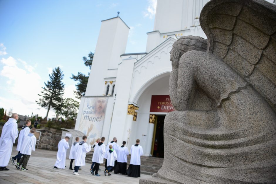 Pirmą kartą – šv. Mišių transliacija iš koplyčios Šiluvoje (vaizdo įrašas)