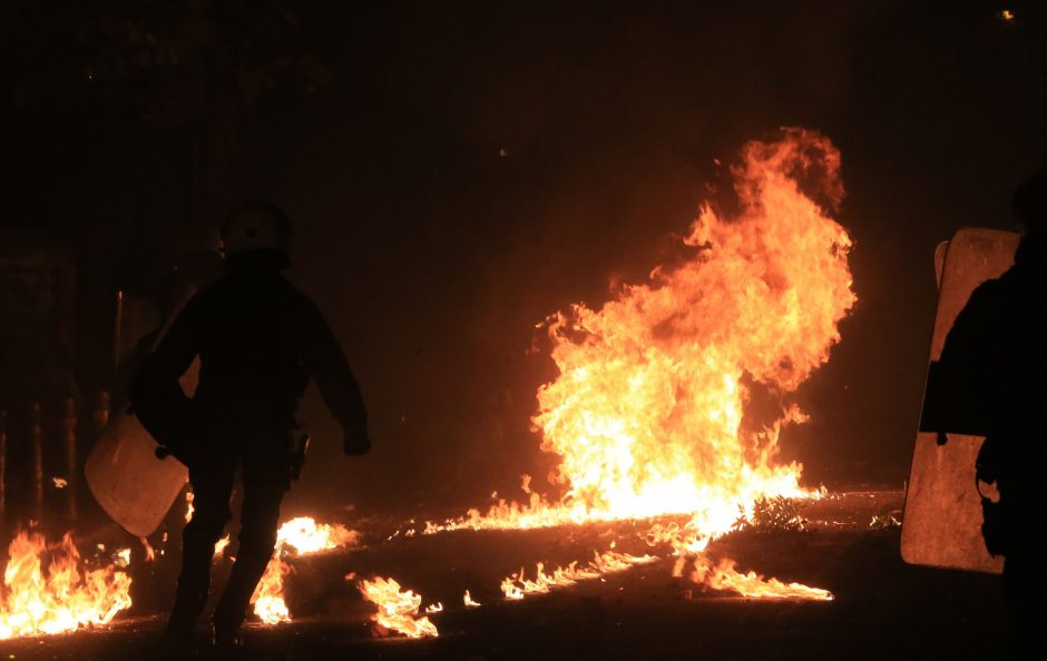 Graikijoje per riaušes sulaikyta daugiau kaip 100 žmonių