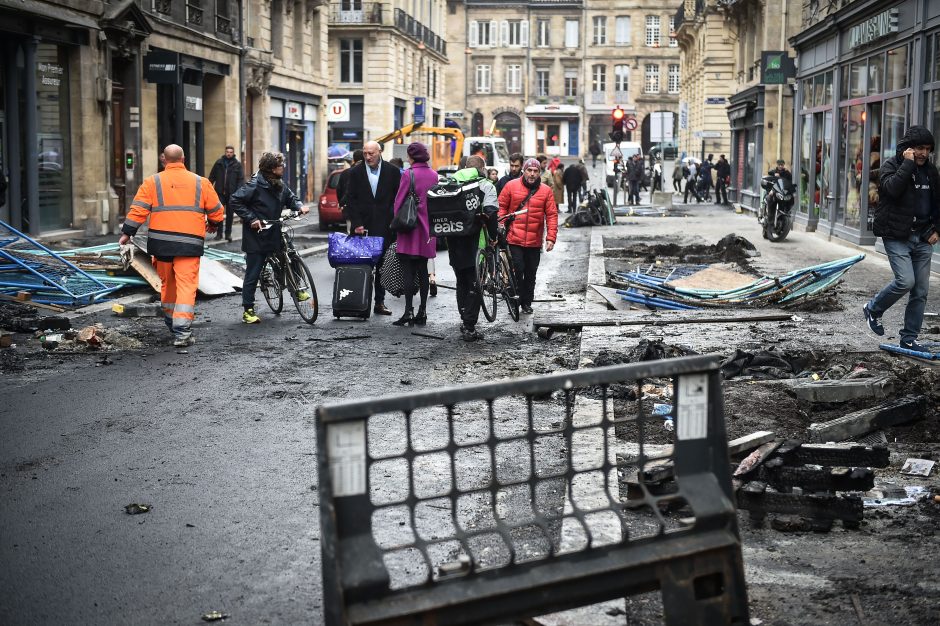 Prancūzijos finansų ministras smurtinius protestus pavadino ekonomine katastrofa