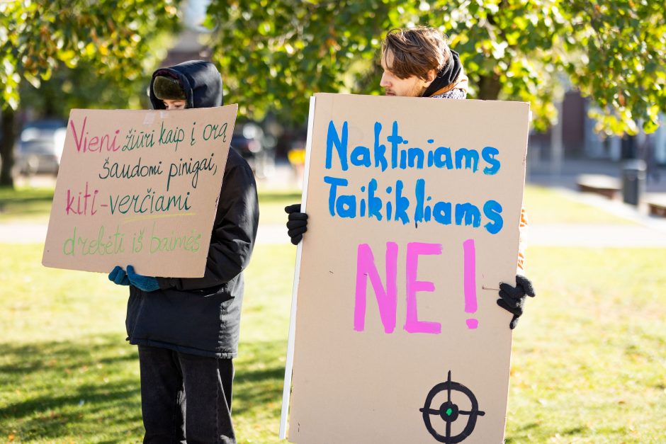 Seimas ėmėsi svarstyti siūlymą įteisinti naktinių taikiklių naudojimą medžioklėje