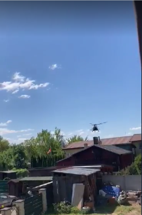 Kauniečiai fiksuoja itin žemai skrendančius karinius sraigtasparnius: gali ir stogą nurauti