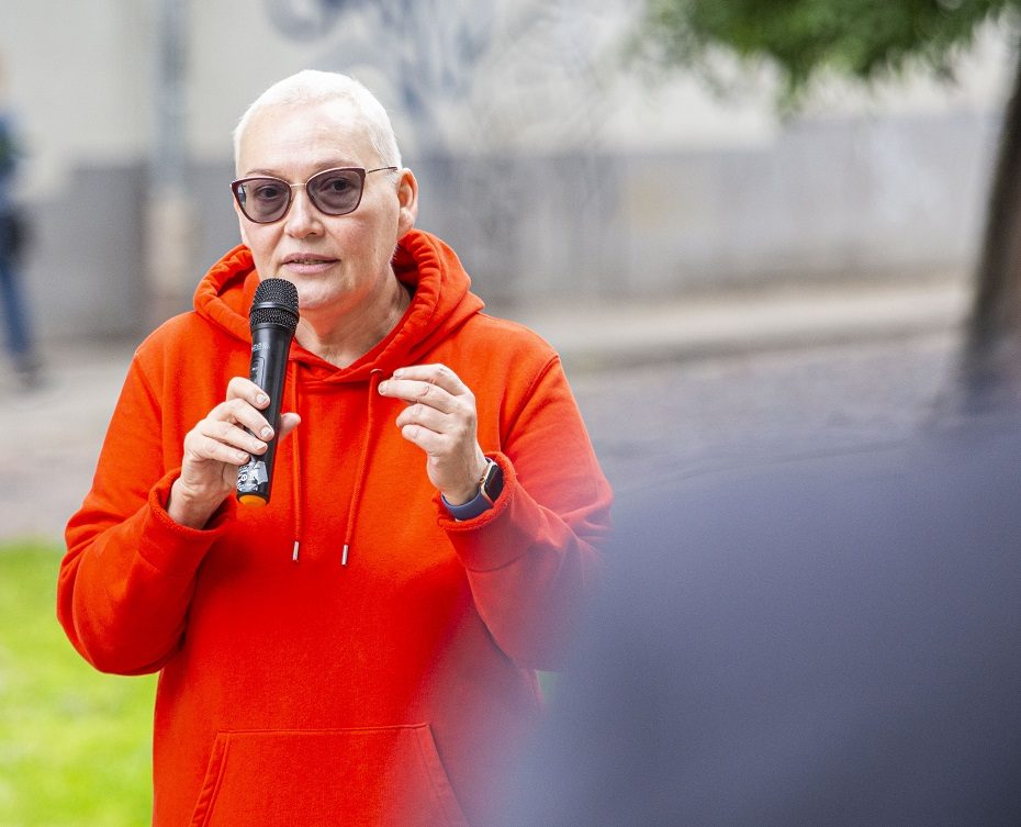 Pensininke tapusi A. Maldeikienė artimuosius apipils dovanomis: galiu dabar sau leisti