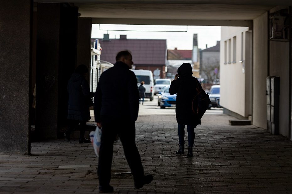 Apklausa: aštuoni iš dešimties lietuvių mano, kad situacija šalyje blogėja