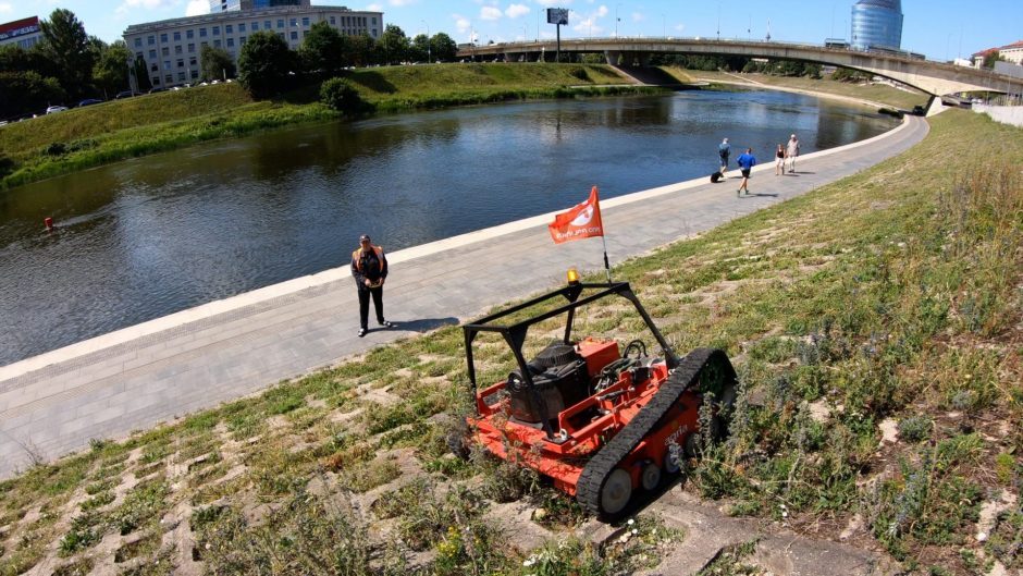 Saugomas teritorijas padeda tvarkyti žolės pjovimui skirti robotai