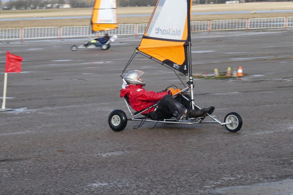 Buriuotojų kantrybės išbandymas „Ice-Blokart“ pasaulio čempionate