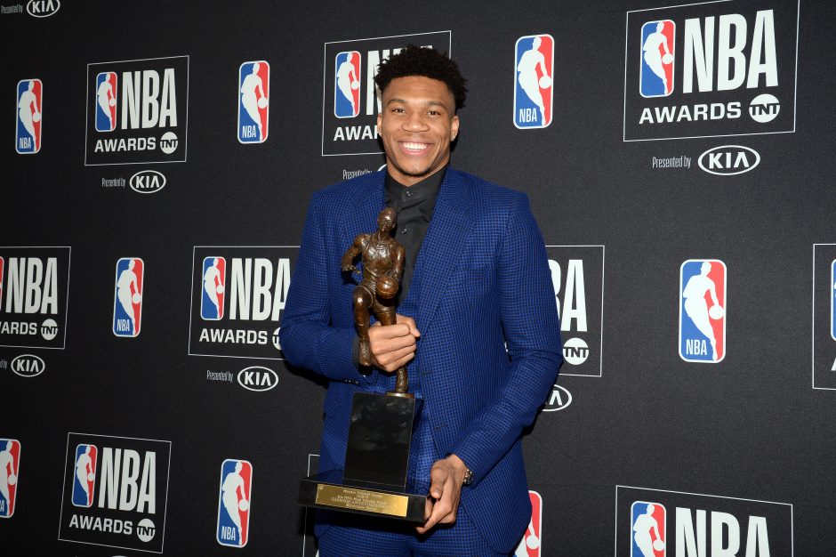 G. Antetokounmpo šlovės akimirka: MVP titulą laimėjęs graikas nesulaikė ašarų