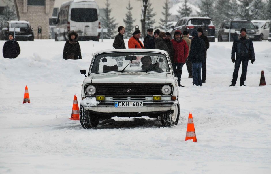 Automobilių sporto veteranai vėl varžysis slalomo aikštelėse Kaune