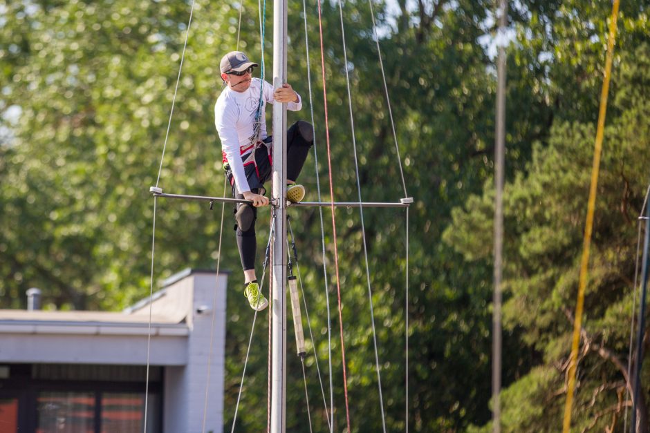 Įspūdingi vaizdai ir įtempta kova: Klaipėdoje startavo 52-oji „Kuršių marių regata“