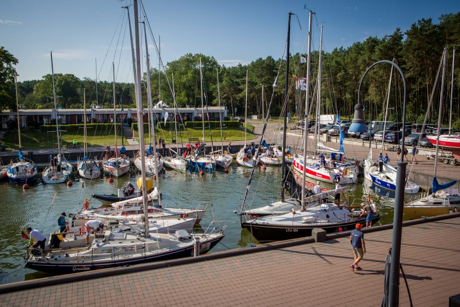 Įspūdingi vaizdai ir įtempta kova: Klaipėdoje startavo 52-oji „Kuršių marių regata“