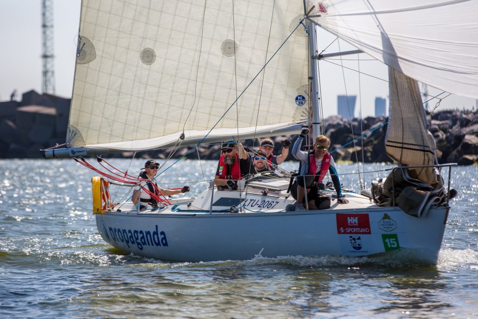 Įspūdingi vaizdai ir įtempta kova: Klaipėdoje startavo 52-oji „Kuršių marių regata“