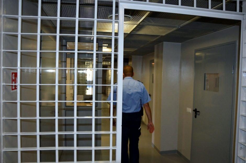 Pareigūnai sulaikė įtariamuosius bandymu perduoti narkotikus į įkalinimo įstaigą