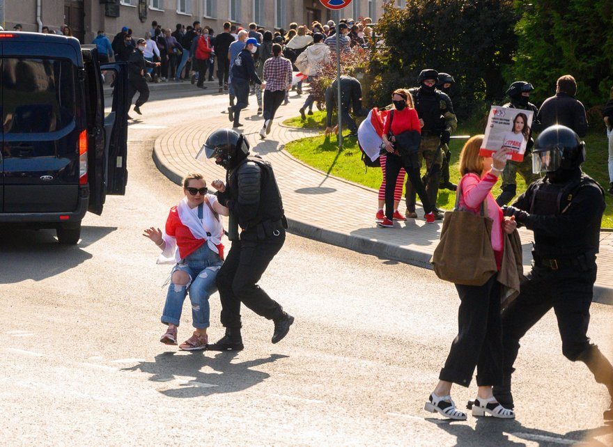 Baltarusijoje sekmadienį per protesto akcijas sulaikyta per 200 žmonių