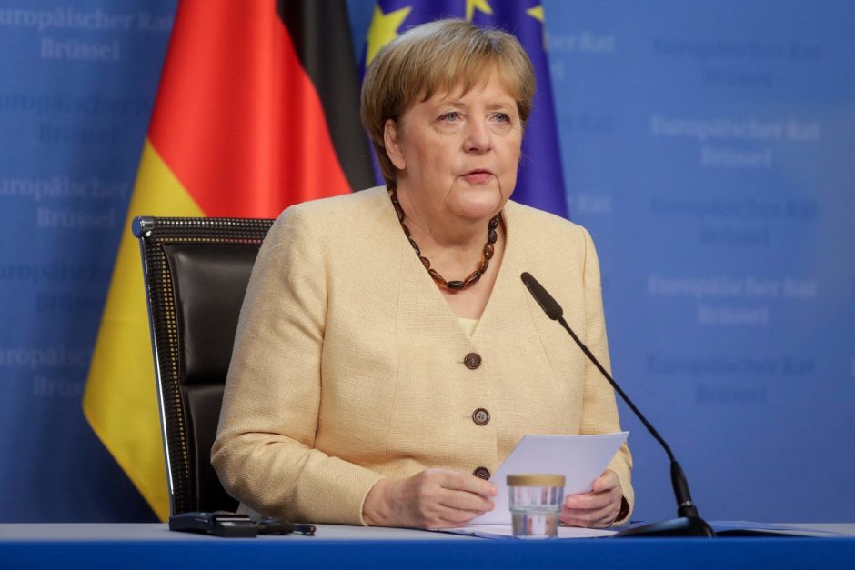 A. Merkel: „suvereni“ ES turėtų galėti kalbėtis su V. Putinu