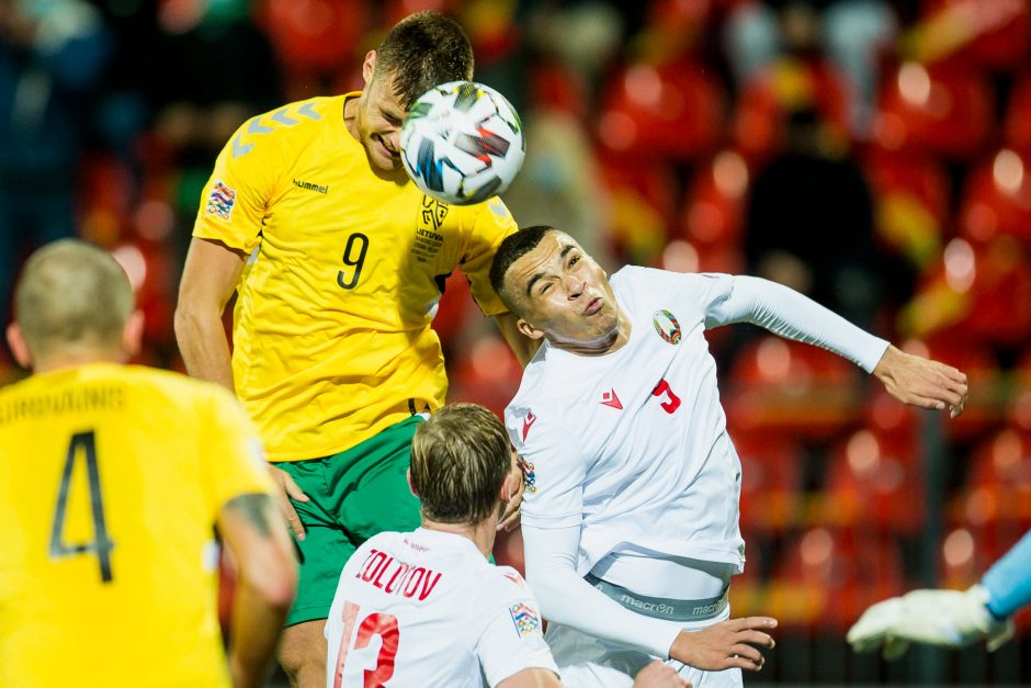 Lietuvos futbolininkai su kaimynais pasidalijo po tašką