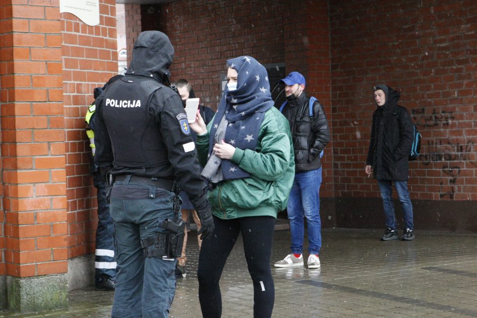 Klaipėdos traukinių stotyje – pareigūnai: jau šiandien vykdė asmenų patikras