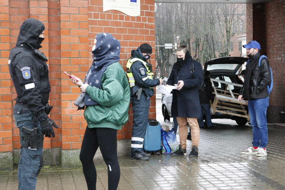 Klaipėdos traukinių stotyje – pareigūnai: jau šiandien vykdė asmenų patikras