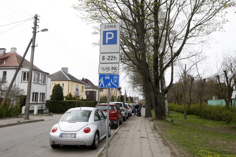 Pušyno gatvėje – pokyčiai: pastatytas naujas parkomatas ir kelio ženklai