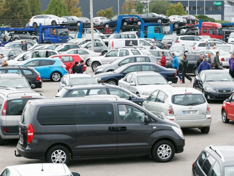 Automobilių taršos mokestis privers pakoreguoti planus: laukia sujudimas prekyboje