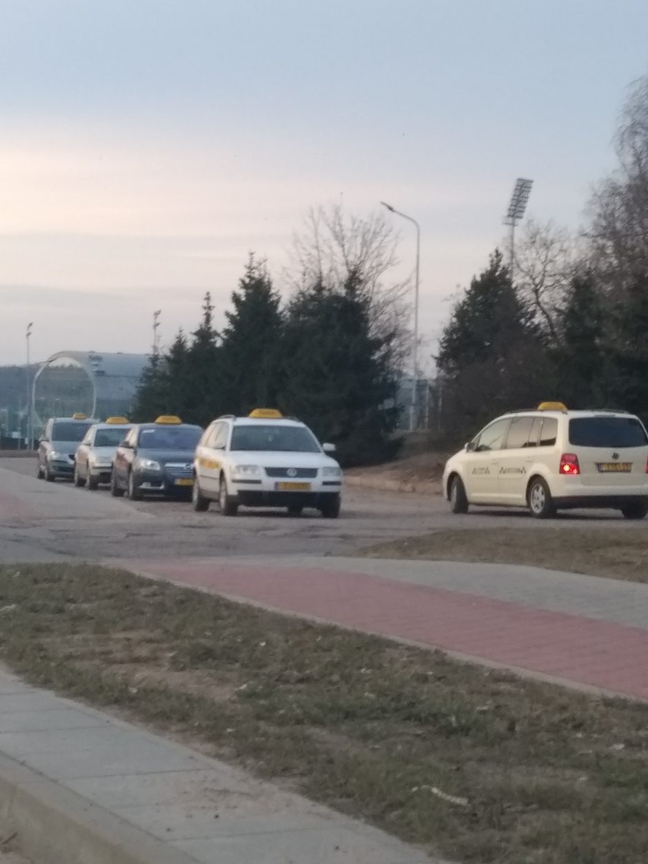 Jonavos taksistus tikrino FNTT: rasta daugybė pažeidimų