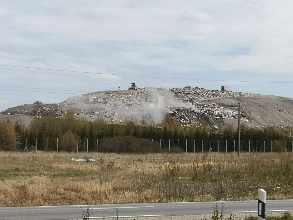 Klaipėdos rajone kilo gaisras: užsiliepsnojo sąvartynas