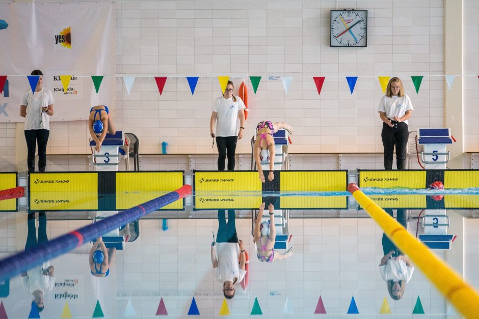 Uostamiestyje rungėsi jaunieji plaukikai