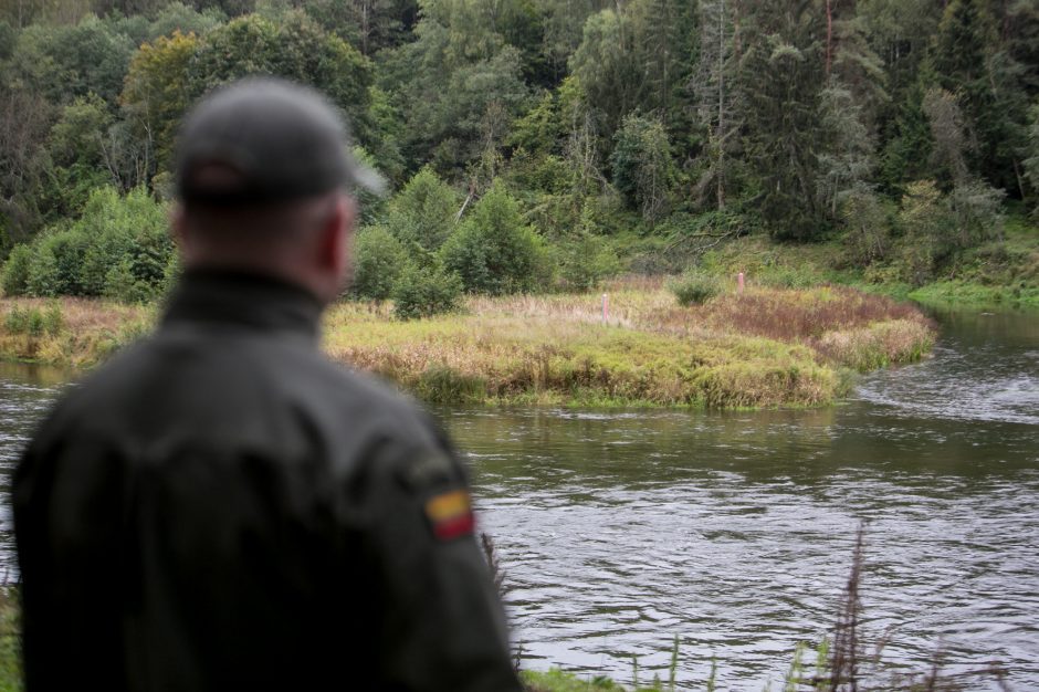 Pasienyje apgręžti 56 migrantai: Baltarusijos pusėje – vienas šūvis