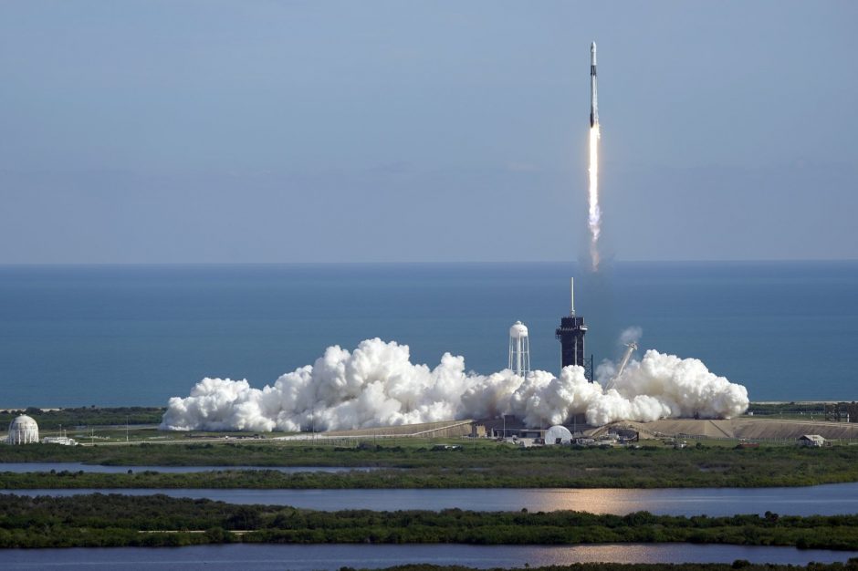 „SpaceX“ krovininis erdvėlaivis sėkmingai startavo į TKS