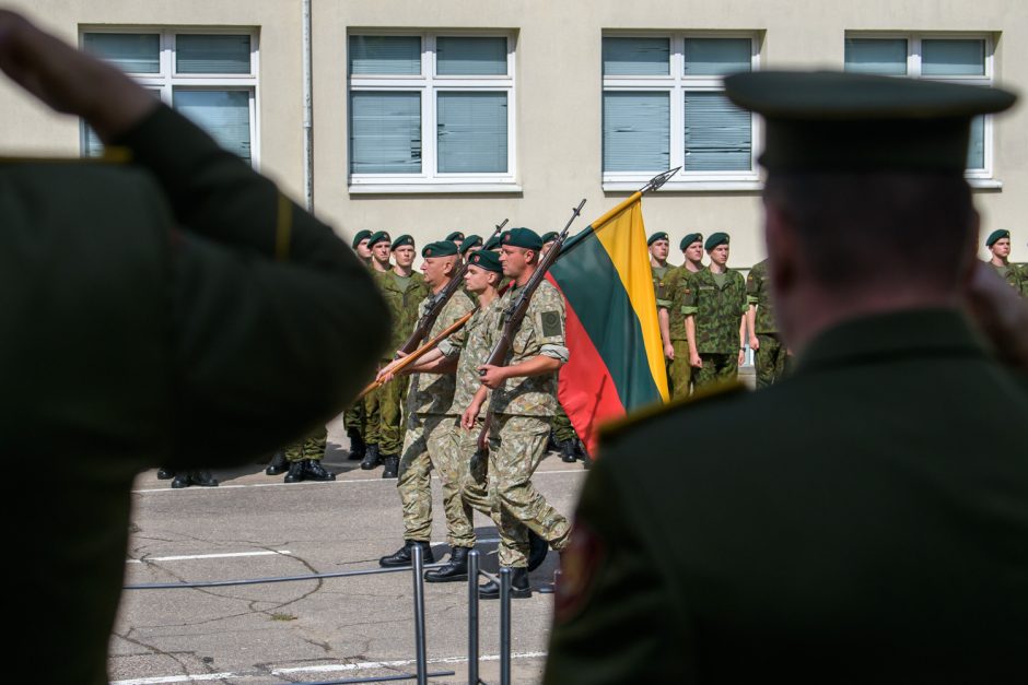 Beveik 100 aukštųjų mokyklų studentų tapo atsargos leitenantais