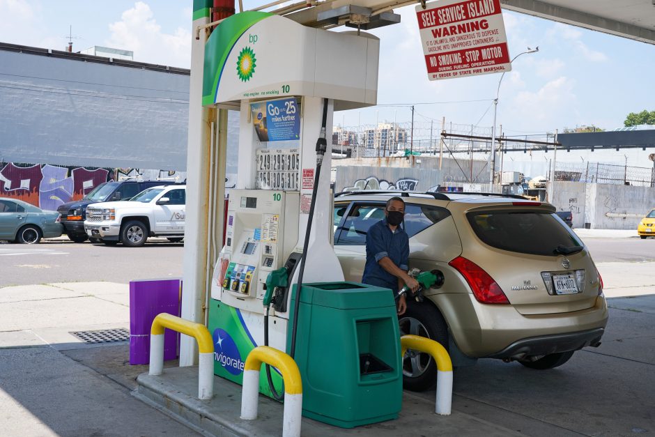 Naftos pramonės milžinė BP 2020 m. dėl koronaviruso patyrė 20,3 mlrd. dolerių nuostolių