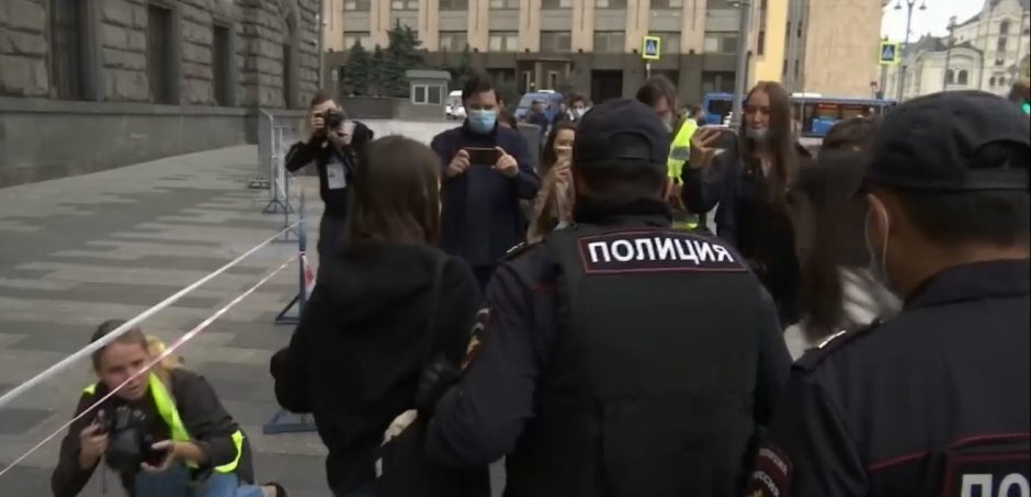 Maskvoje per demonstraciją sulaikyti mažiausiai aštuoni žurnalistai