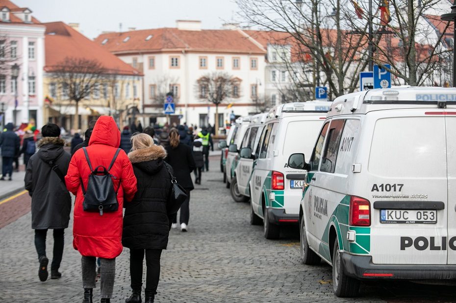 Policijos atstovas apie galimas provokacijas: automobilių patikrose draudžiamų daiktų nerasta