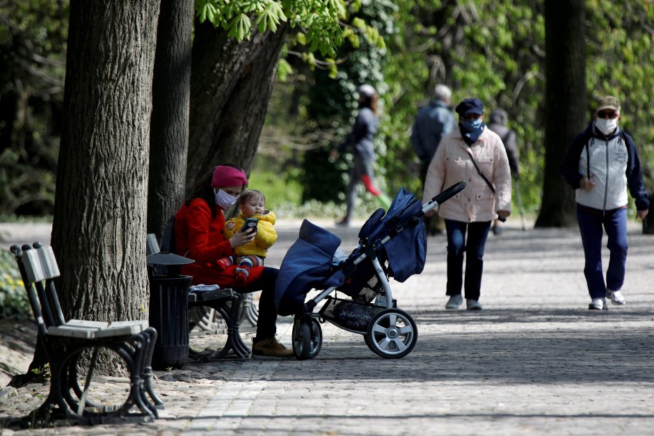 Lenkija nuo kitos savaitės atidaro viešbučius ir prekybos centrus