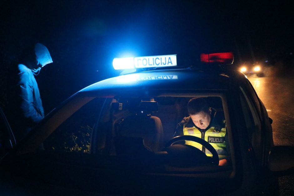 Birštone prie vairo sulaikytas neblaivus policininkas