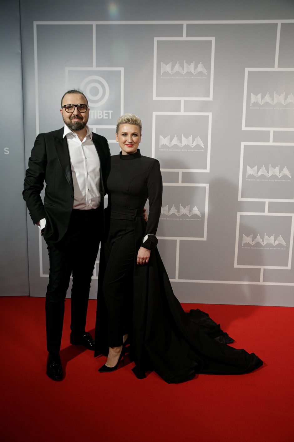 M.A.M.A. apdovanojimai: ant raudonojo kilimo – ryškiausios žvaigždės