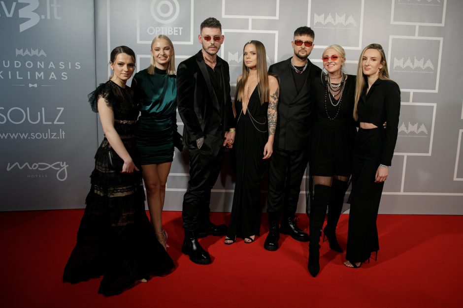 M.A.M.A. apdovanojimai: ant raudonojo kilimo – ryškiausios žvaigždės