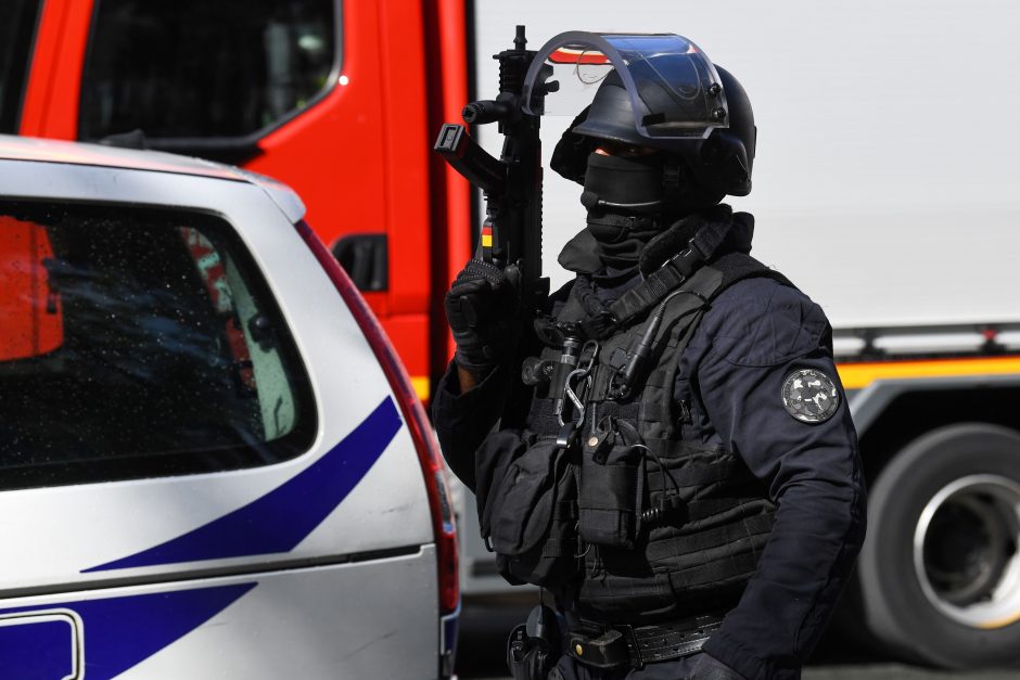 Prancūzijoje sulaikyti 29 asmenys, įtariami terorizmo finansavimu