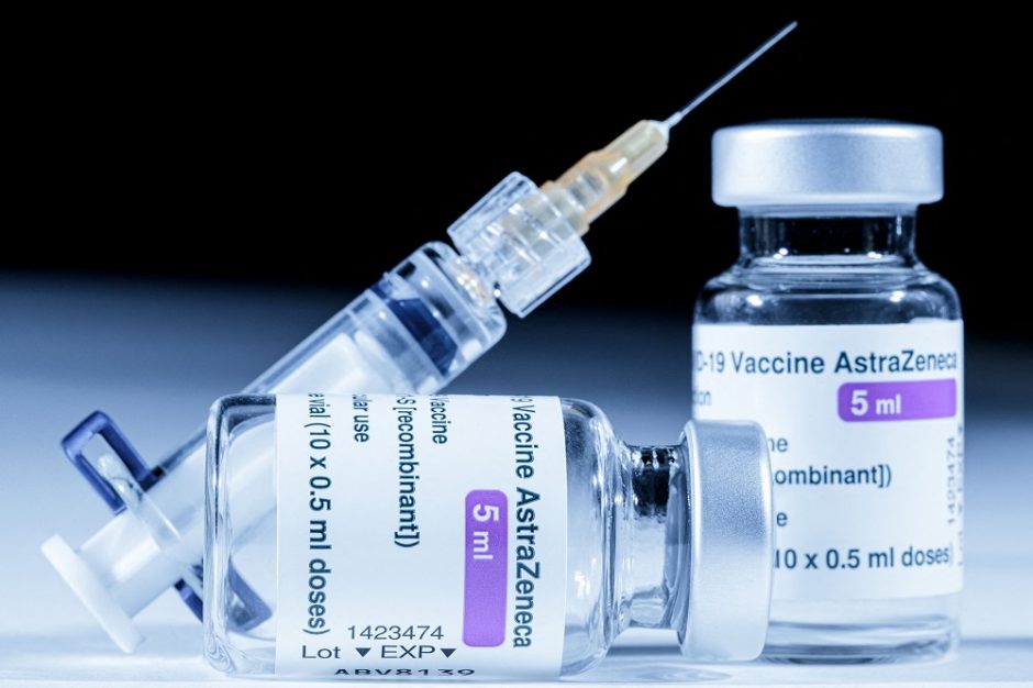 „AstraZeneca“ artimiausiomis savaitėmis Lietuvai ženkliai sumažins vakcinų tiekimą