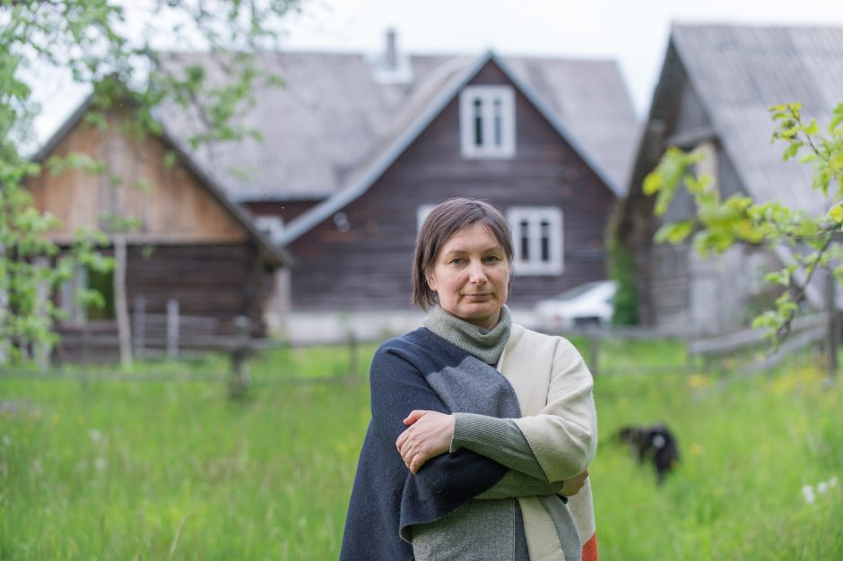 Gėlės tapytojai J. Puidokaitei teikia neišsemiamą įkvėpimą