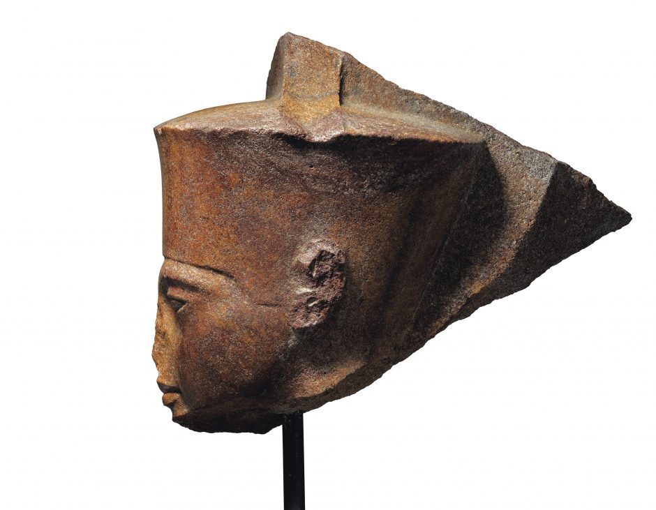 Nepaisant Egipto pasipiktinimo Londone parduota Tutanchamono skulptūra
