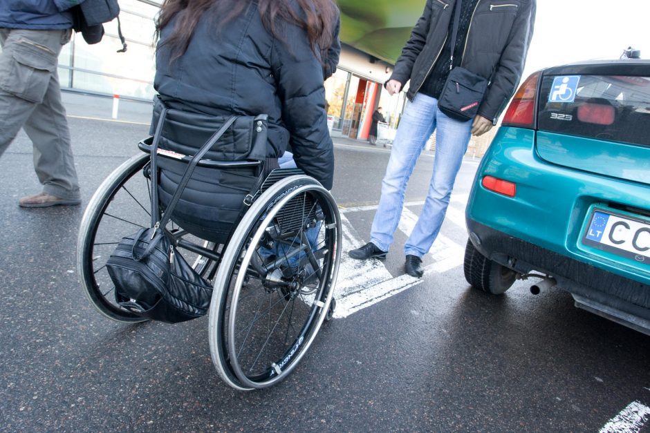 Siūloma įtvirtinti asmeninio asistento paslaugą neįgaliesiems
