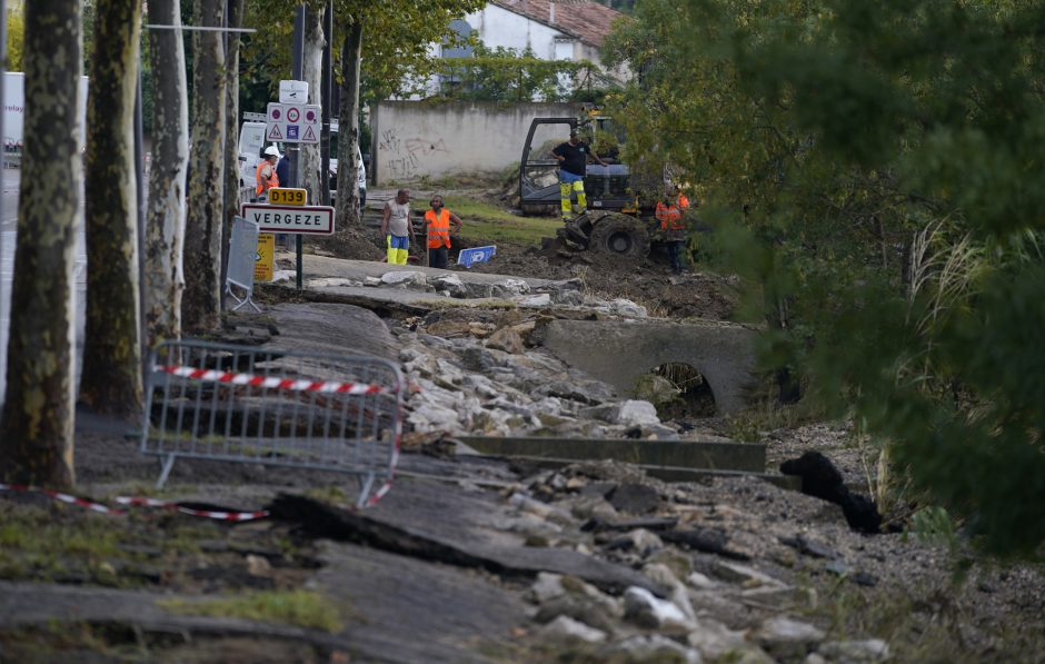 Pietų Prancūzijoje dėl staigių potvynių evakuota šimtai žmonių