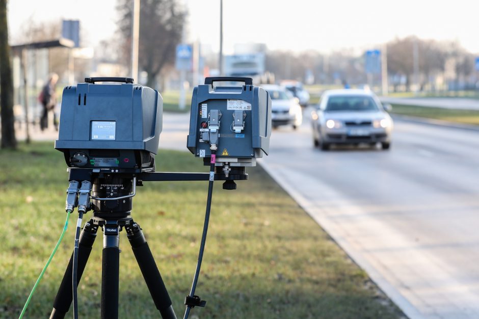 Siūloma iki 20 dienų sutrumpinti terminą skirti baudai už greičio viršijimą