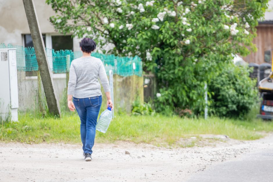 Veršvų kapinėse antras mėnuo nėra vandens: gelbėja tik upelis, esantis už kilometro