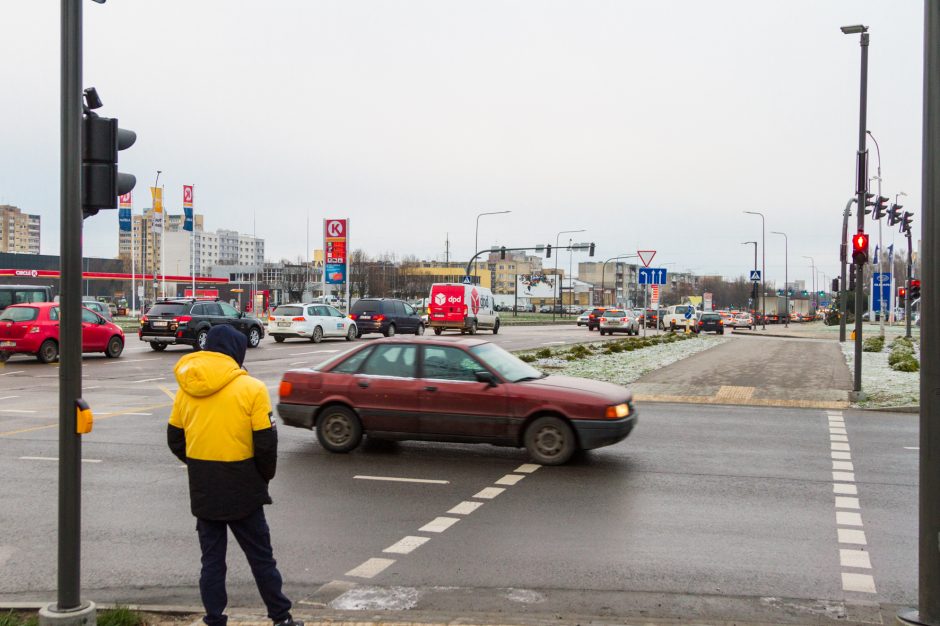 Judrioje Kauno sankryžoje klysta dažnas: vairuotojai priversti nepaisyti KET?