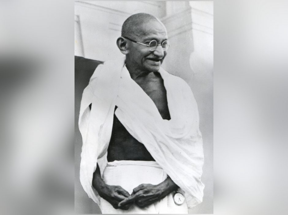Aukcione parduodami garsieji M. Gandhi akiniai