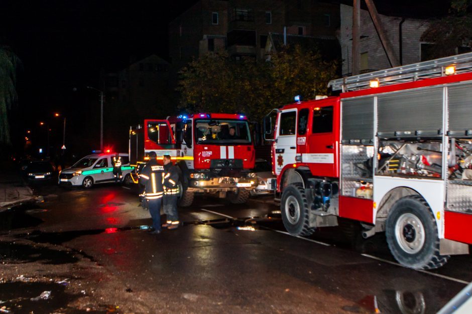 Tragedija Kauno daugiabutyje: ištrūkti iš gaisro pavyko tik tėvui, neįgalus jo sūnus žuvo